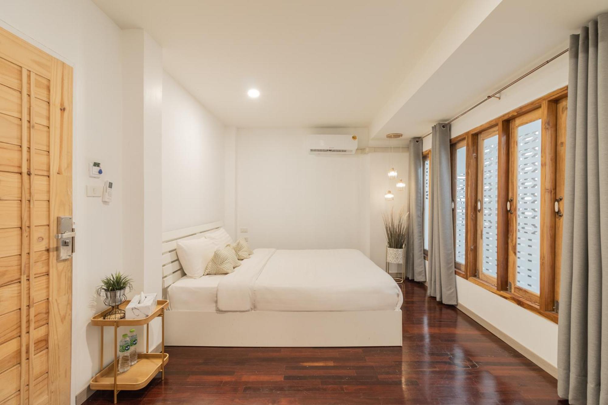 Sherva101 Home And Hostel Chiang Mai Rum bild