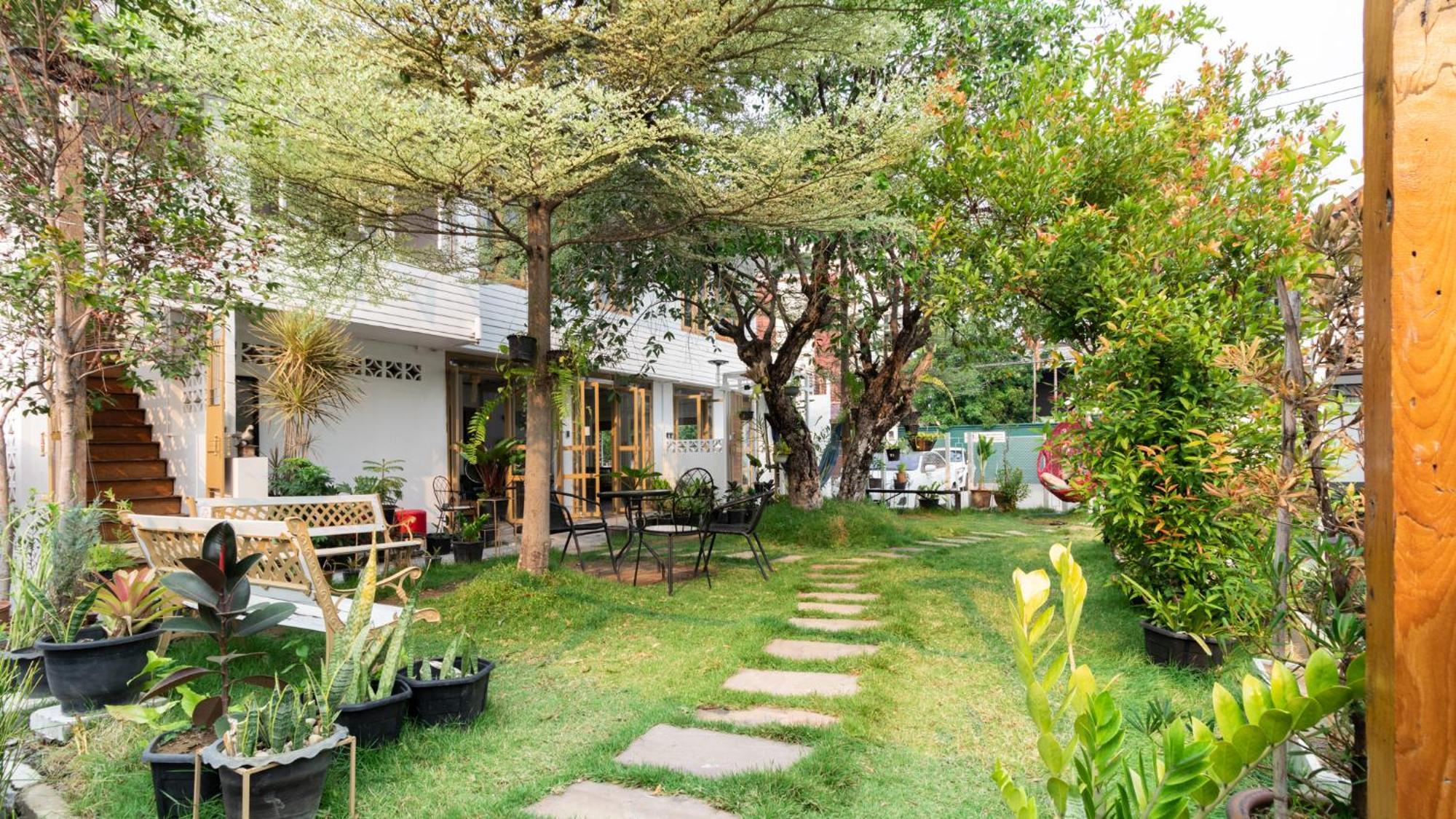 Sherva101 Home And Hostel Chiang Mai Exteriör bild